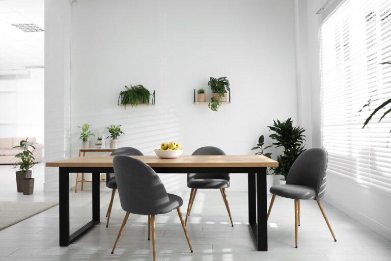 Jak dobrać krzesła do stołu w jadalni?