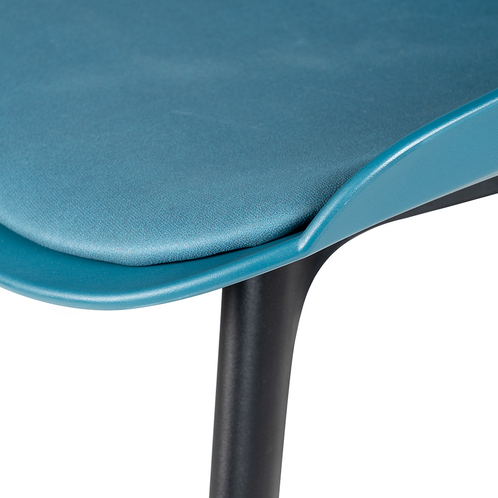 Niebieskie krzesło ogrodowe COCO na czarnej nodze