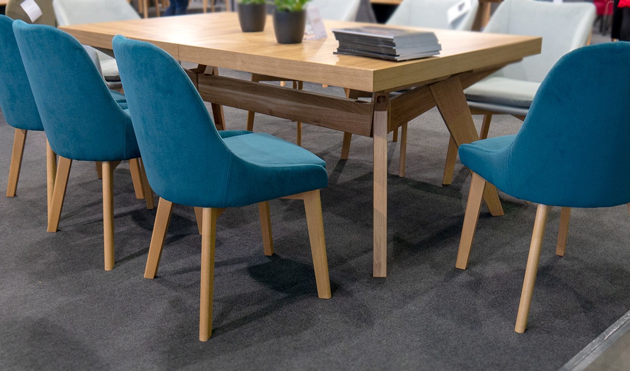 Krzesło IVAN na bukowych nogach