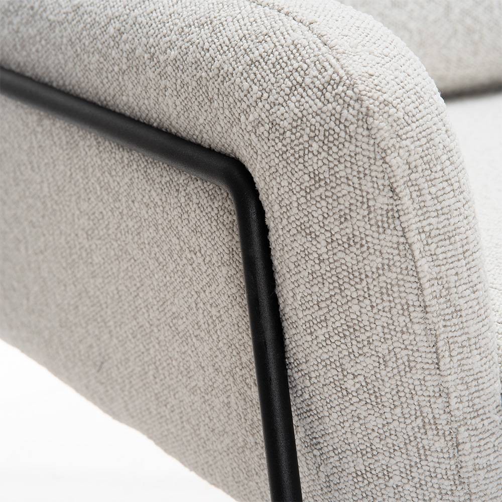 Nowoczesny fotel MALI na lekkich metalowych nogach