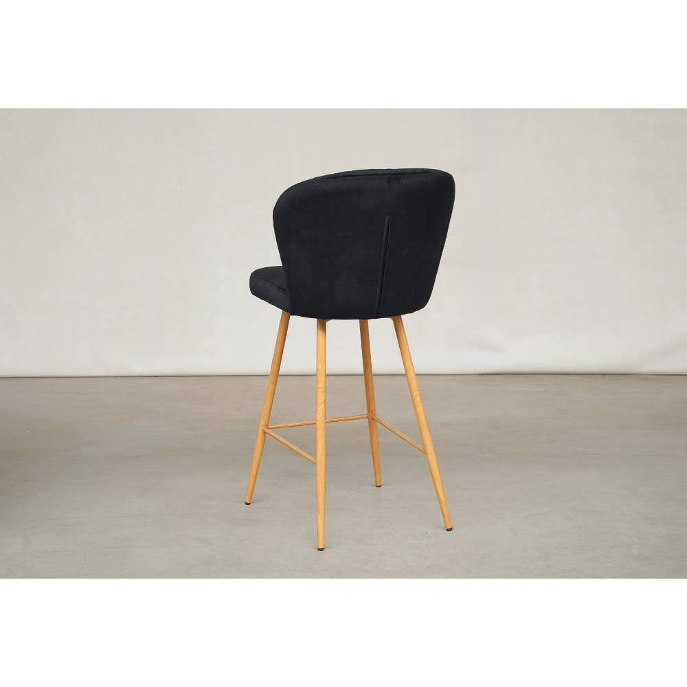 Zestaw 2 hokerów Shelly w eleganckiej czarnej tkaninie na dębowych nogach 60 cm