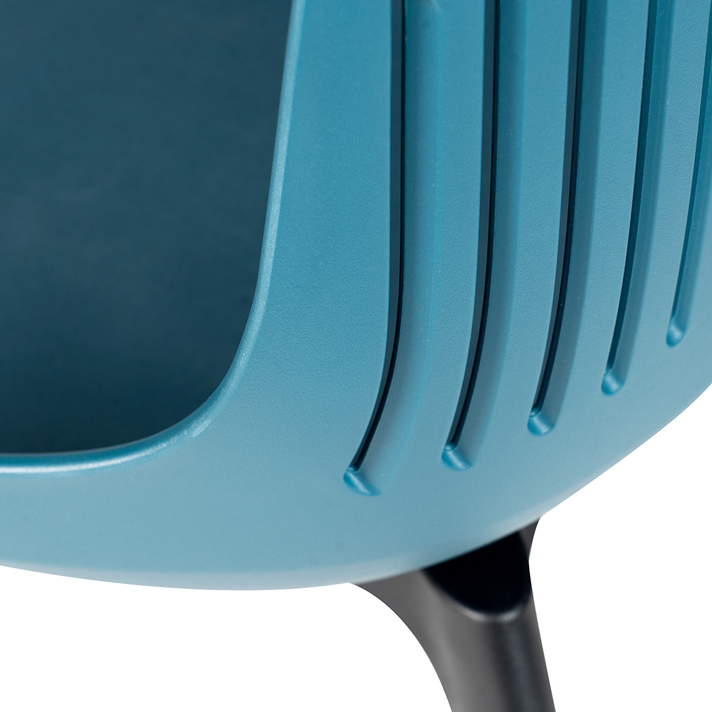 Niebieskie krzesło ogrodowe COCO na czarnej nodze