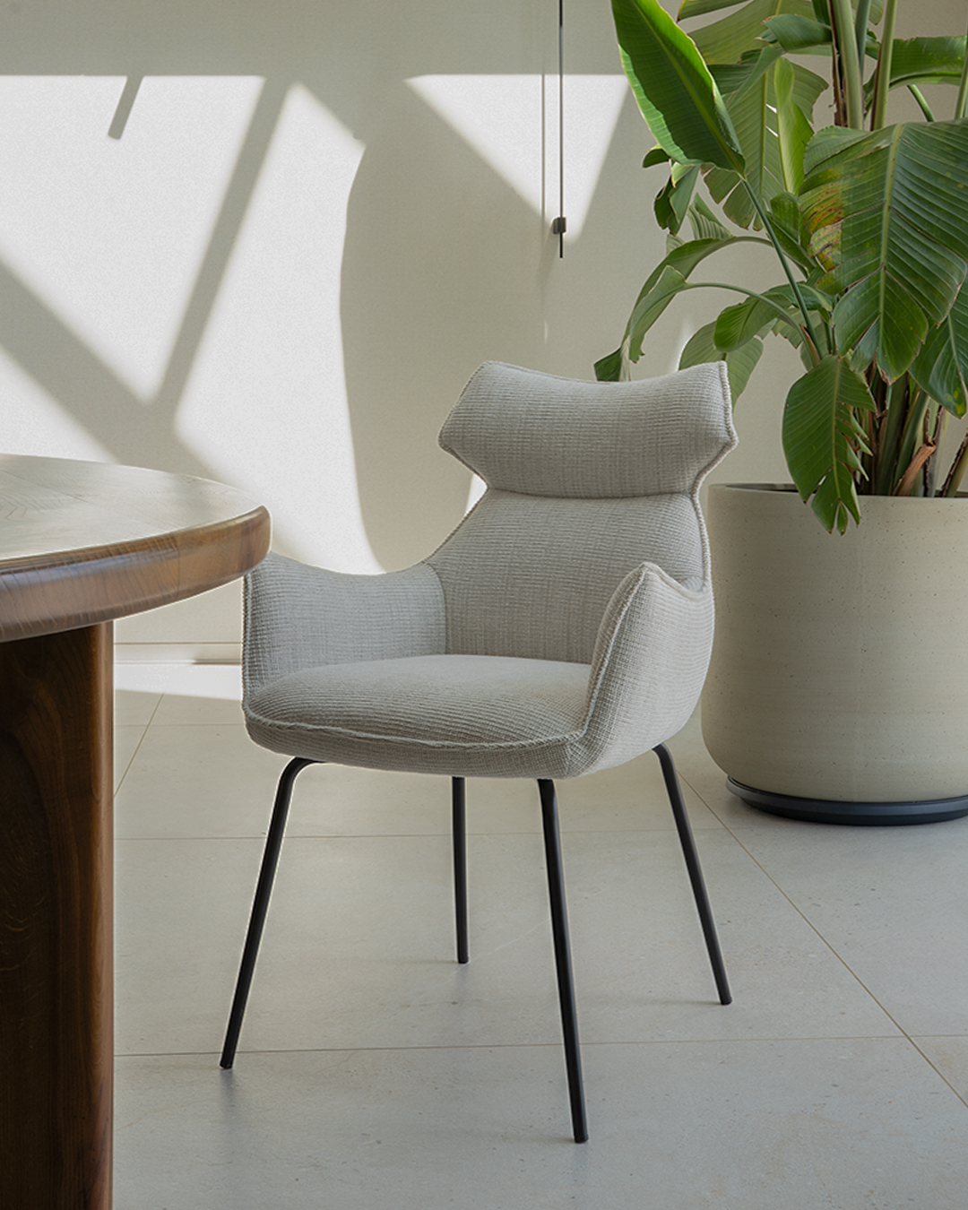 Krzesło BUTARO beżowy/ noga czarny