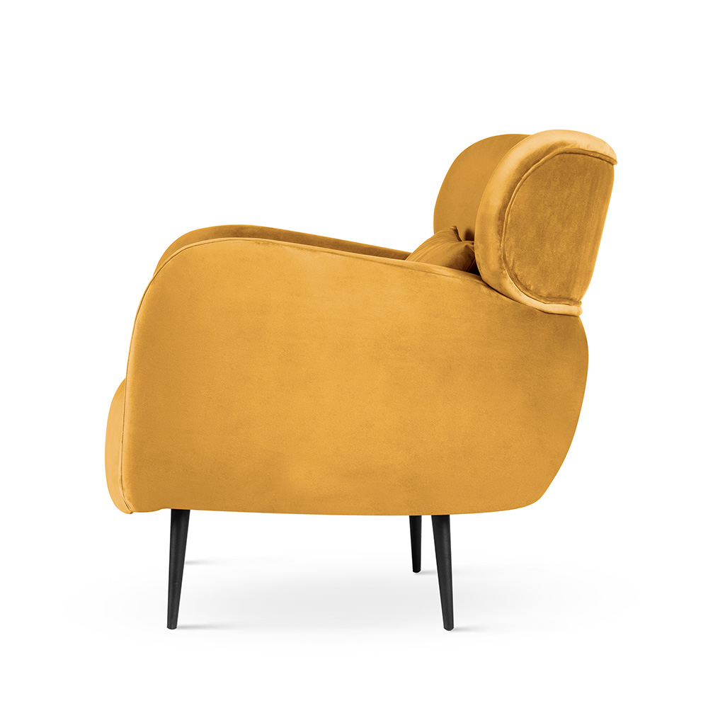 Miodowy fotel z weluru BUENO do salonu na cienkich nogach