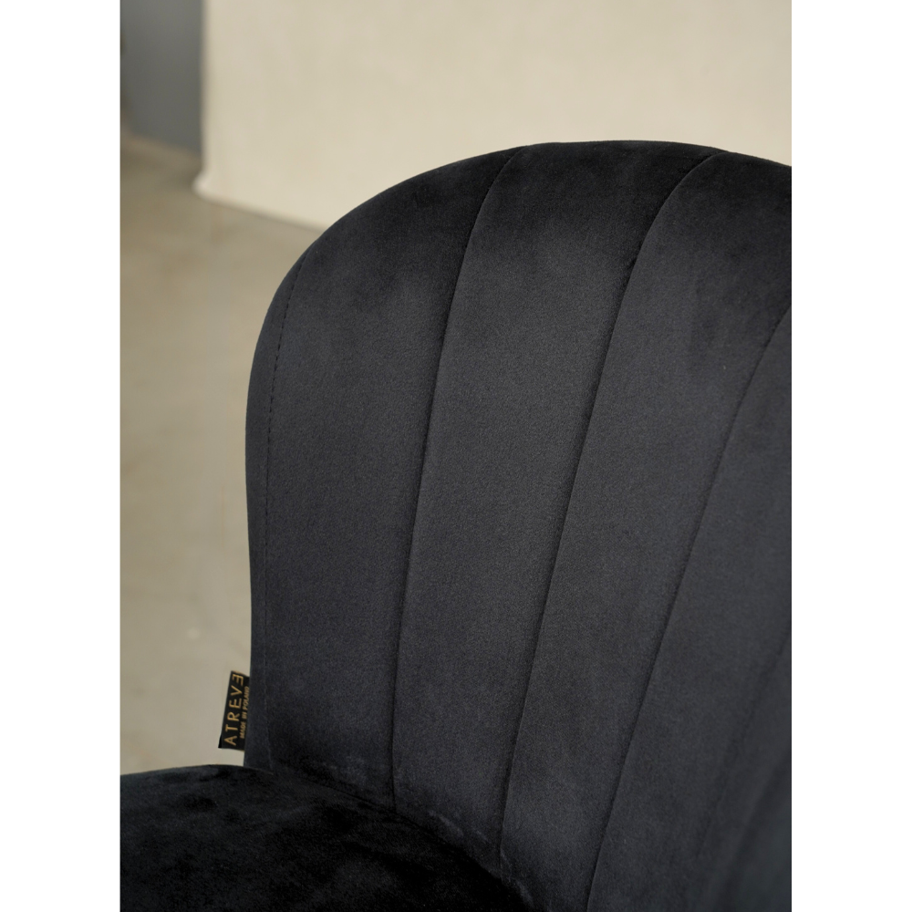 Zestaw 2 hokerów Shelly w eleganckiej czarnej tkaninie na dębowych nogach 60 cm