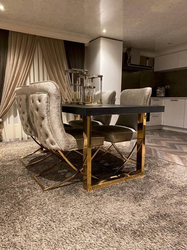 Krzesło SCARLETTE na złotej płozie